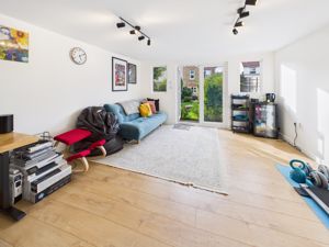 SUMMERHOUSE / HOME OFFICE ROOM- click for photo gallery